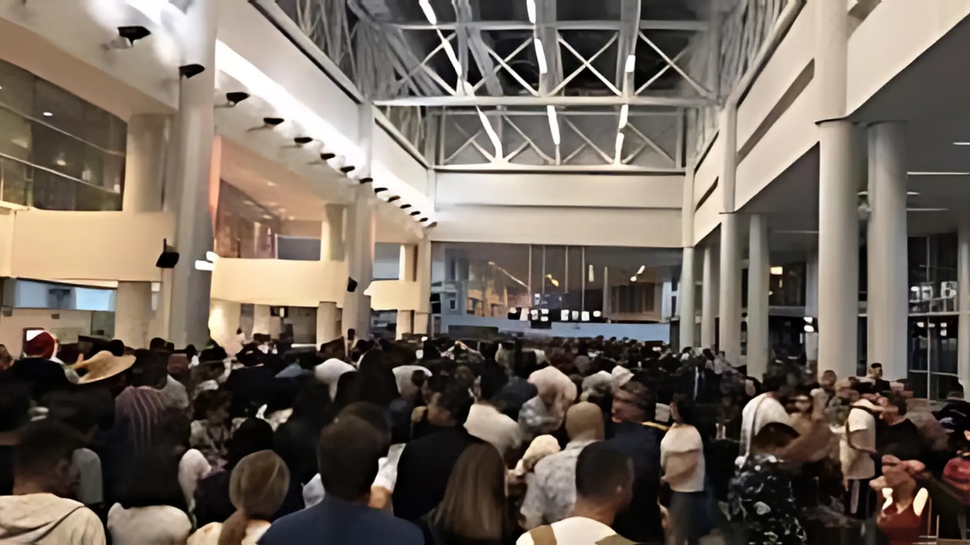 Oman Advise Citizens to Leave Lebanon