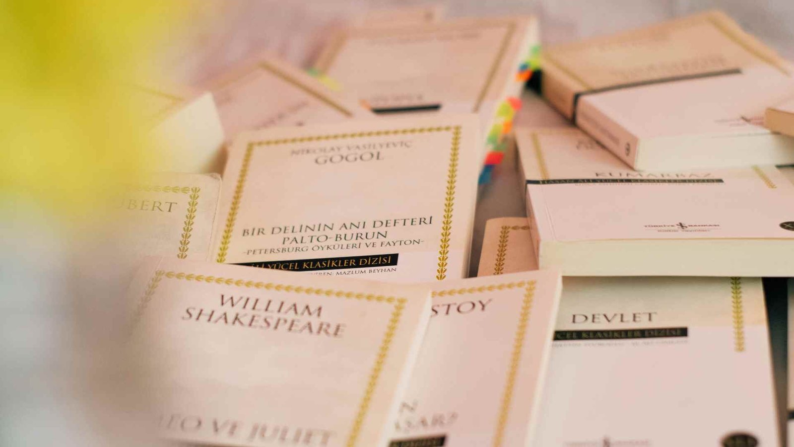 Why is the UAE not a Global Literary Hub?